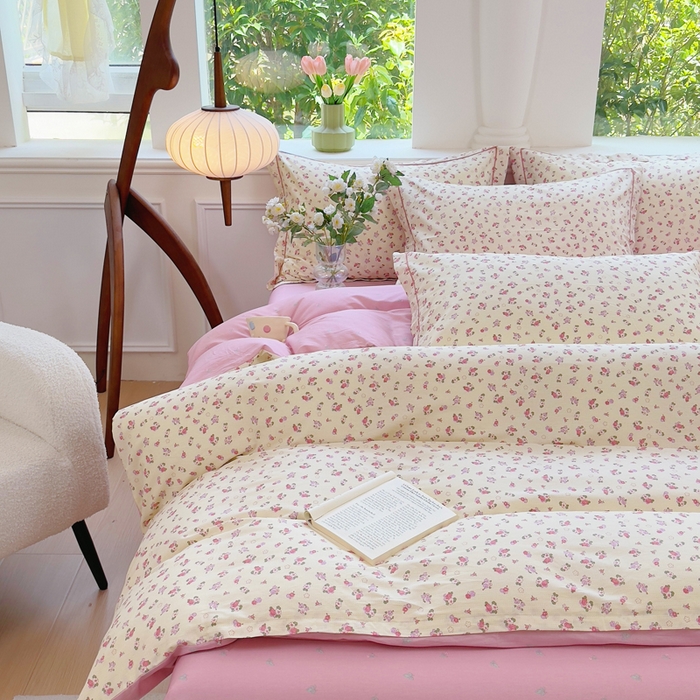 91家纺网 家纺一手货源 找家纺 铭博家纺 2025新款直播爆款100%全棉吊边一字绣工艺款13070印花全棉四件套 细薇雨