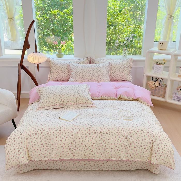 91家纺网 家纺一手货源 找家纺 铭博家纺 2025新款直播爆款100%全棉吊边一字绣工艺款13070印花全棉四件套 细薇雨