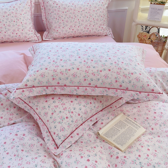 91家纺网 家纺一手货源 找家纺 铭博家纺 2025新款直播热款全棉吊边一字绣工艺款13070印花全棉单床单 绯恋