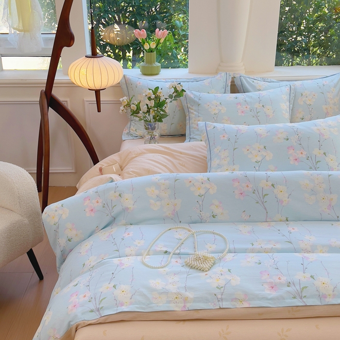 91家纺网 家纺一手货源 找家纺 铭博家纺 2025新款直播热款全棉吊边一字绣工艺款13070印花全棉单床单 沐兰花开