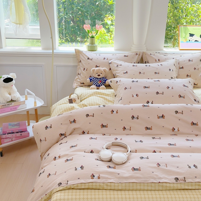 91家纺网 家纺一手货源 找家纺 铭博家纺 2025新款直播热款全棉吊边一字绣工艺款13070印花全棉单床单 无忧腊肠