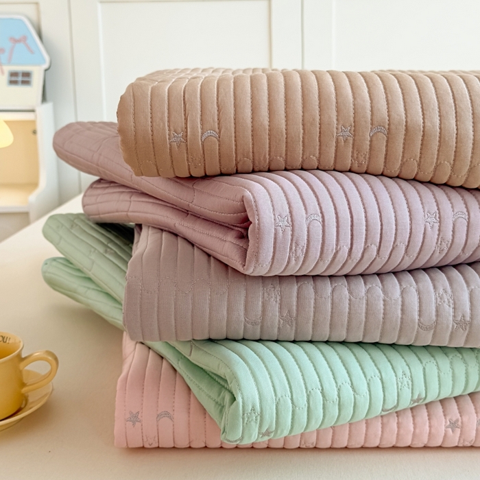 91家纺网 家纺一手货源 找家纺 （总）橘夏家纺 2025新款夏季凉感莱赛尔天丝轻奢风星月款多功能床盖三件套软凉席盖毯