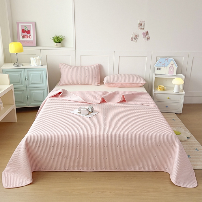 91家纺网 家纺一手货源 找家纺 橘夏家纺 2025新款夏季凉感莱赛尔天丝轻奢风星月款多功能床盖三件套软凉席盖毯 樱花粉