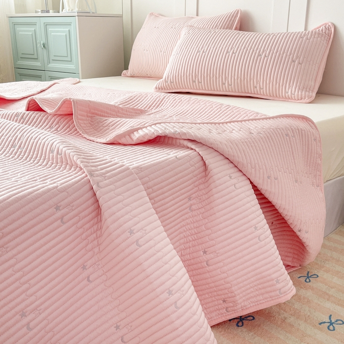 91家纺网 家纺一手货源 找家纺 橘夏家纺 2025新款夏季凉感莱赛尔天丝轻奢风星月款多功能床盖三件套软凉席盖毯 樱花粉