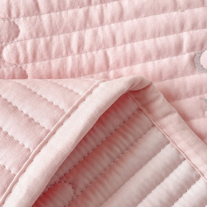 91家纺网 家纺一手货源 找家纺 橘夏家纺 2025新款夏季凉感莱赛尔天丝轻奢风星月款多功能床盖三件套软凉席盖毯 樱花粉