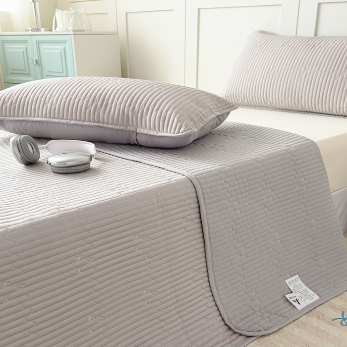 91家纺网 家纺一手货源 找家纺 橘夏家纺 2025新款夏季凉感莱赛尔天丝轻奢风星月款多功能床盖三件套软凉席盖毯 星耀灰