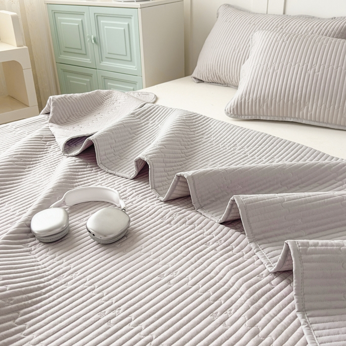 91家纺网 家纺一手货源 找家纺 橘夏家纺 2025新款夏季凉感莱赛尔天丝轻奢风星月款多功能床盖三件套软凉席盖毯 星耀灰