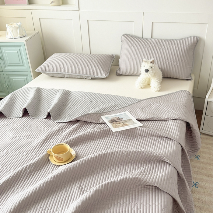 91家纺网 家纺一手货源 找家纺 橘夏家纺 2025新款夏季凉感莱赛尔天丝轻奢风星月款多功能床盖三件套软凉席盖毯 星耀灰