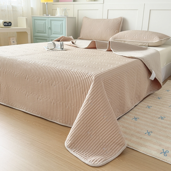 91家纺网 家纺一手货源 找家纺 橘夏家纺 2025新款夏季凉感莱赛尔天丝轻奢风星月款多功能床盖三件套软凉席盖毯 香槟色