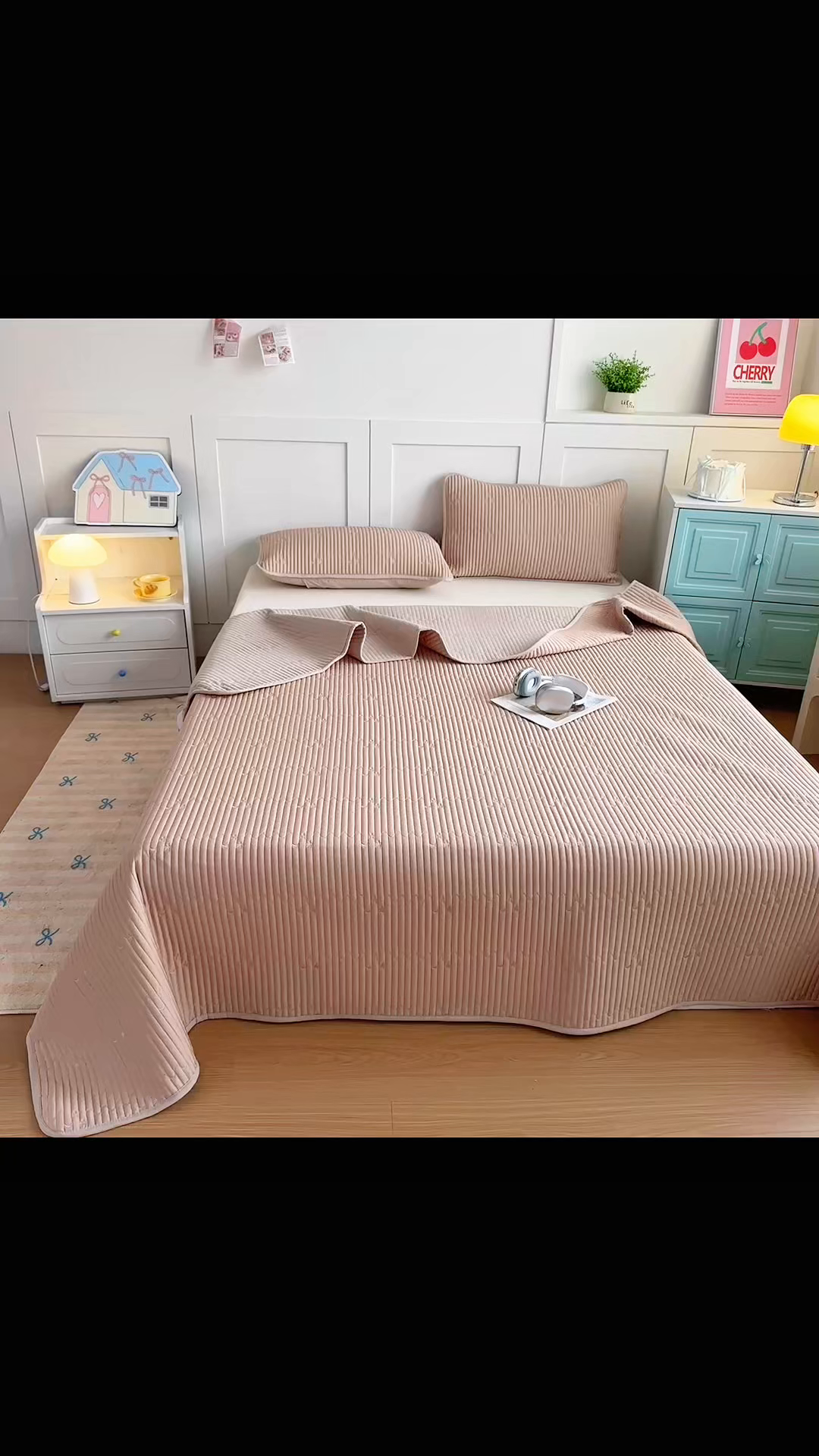 91家纺网 家纺一手货源 找家纺 橘夏家纺 2025新款夏季凉感莱赛尔天丝轻奢风星月款多功能床盖三件套软凉席盖毯 香槟色