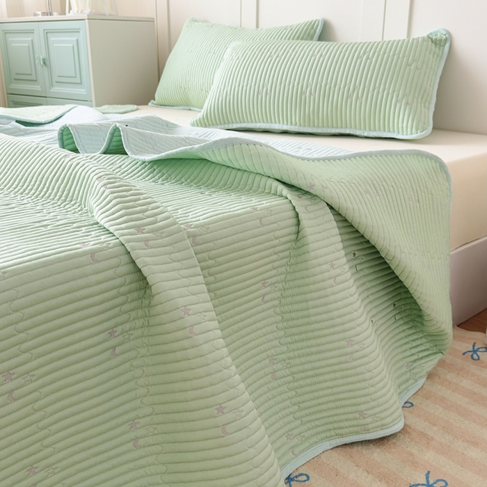 91家纺网 家纺一手货源 找家纺 橘夏家纺 2025新款夏季凉感莱赛尔天丝轻奢风星月款多功能床盖三件套软凉席盖毯 薄荷绿