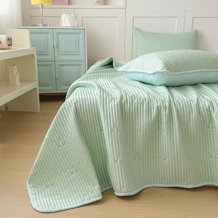 91家纺网 家纺一手货源 找家纺 橘夏家纺 2025新款夏季凉感莱赛尔天丝轻奢风星月款多功能床盖三件套软凉席盖毯 薄荷绿