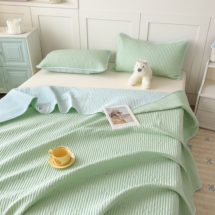 91家纺网 家纺一手货源 找家纺 橘夏家纺 2025新款夏季凉感莱赛尔天丝轻奢风星月款多功能床盖三件套软凉席盖毯 薄荷绿