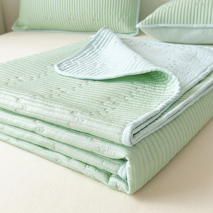 91家纺网 家纺一手货源 找家纺 橘夏家纺 2025新款夏季凉感莱赛尔天丝轻奢风星月款多功能床盖三件套软凉席盖毯 薄荷绿