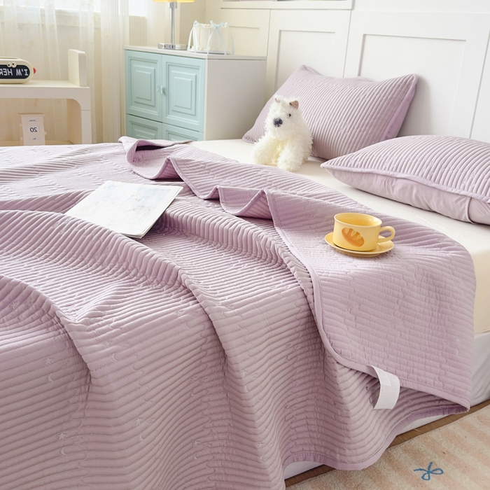 91家纺网 家纺一手货源 找家纺 橘夏家纺 2025新款夏季凉感莱赛尔天丝轻奢风星月款多功能床盖三件套软凉席盖毯 雪青紫