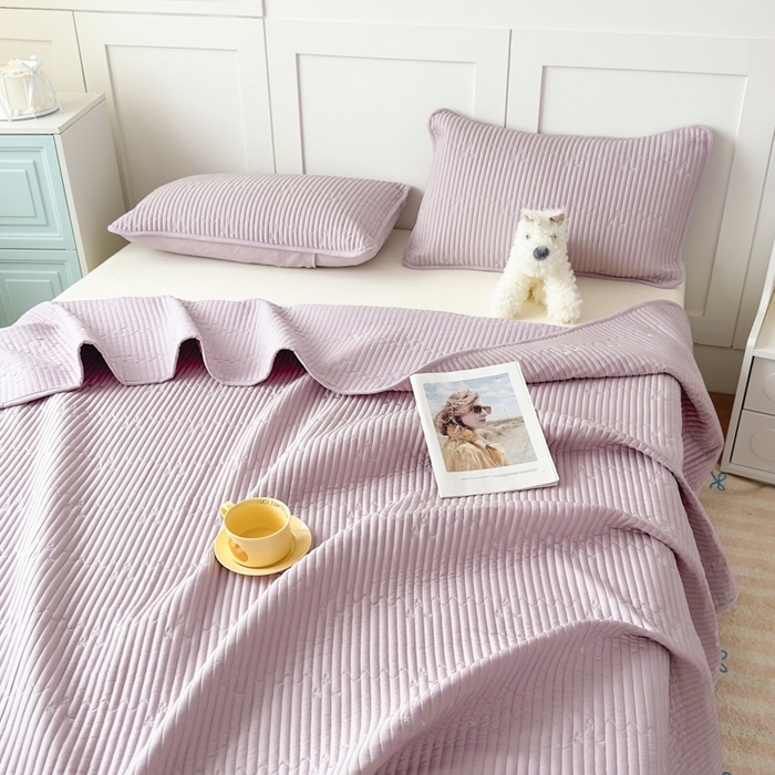 91家纺网 家纺一手货源 找家纺 橘夏家纺 2025新款夏季凉感莱赛尔天丝轻奢风星月款多功能床盖三件套软凉席盖毯 雪青紫