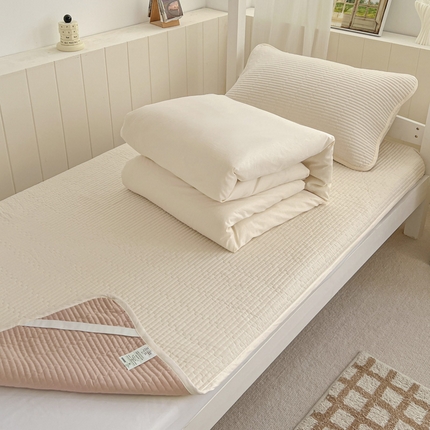 漫时光 2025新款学生床纯棉素色床盖夹棉床笠 三件套 直角-香草白