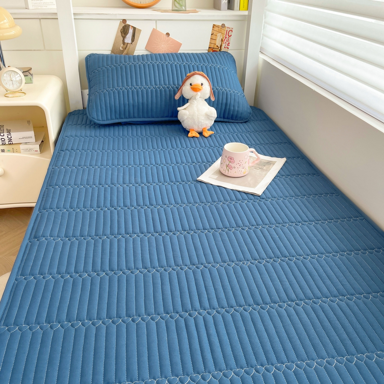 91家纺网 家纺一手货源 找家纺 雯豆2025新品学生床上下铺夹棉床笠宿舍床垫保护套 简爱-黛蓝