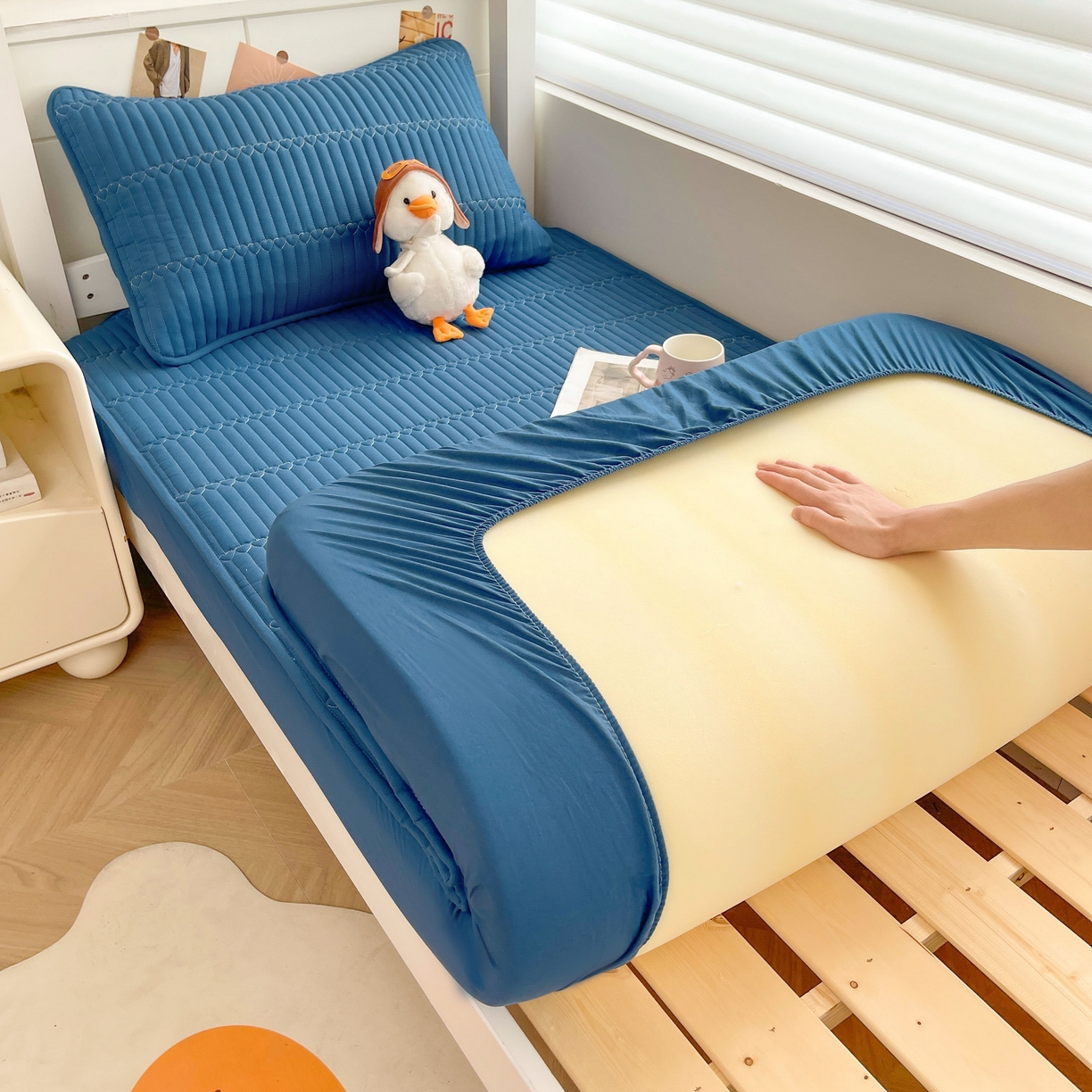 91家纺网 家纺一手货源 找家纺 雯豆2025新品学生床上下铺夹棉床笠宿舍床垫保护套 简爱-黛蓝