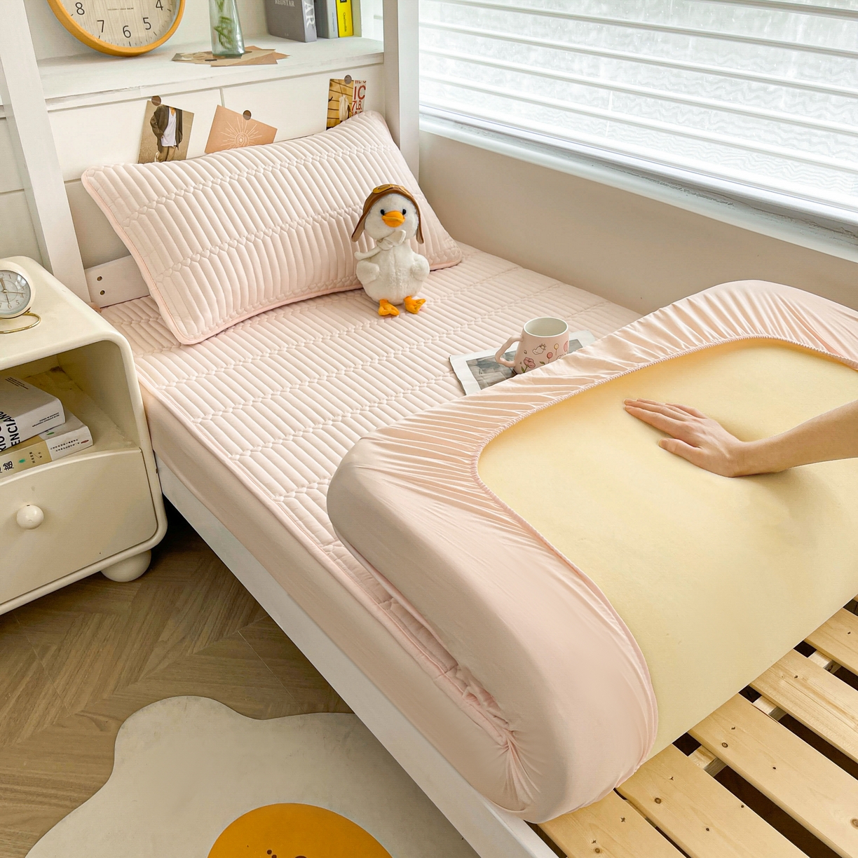 雯豆2025新品学生床上下铺夹棉床笠宿舍床垫保护套 简爱-密合粉