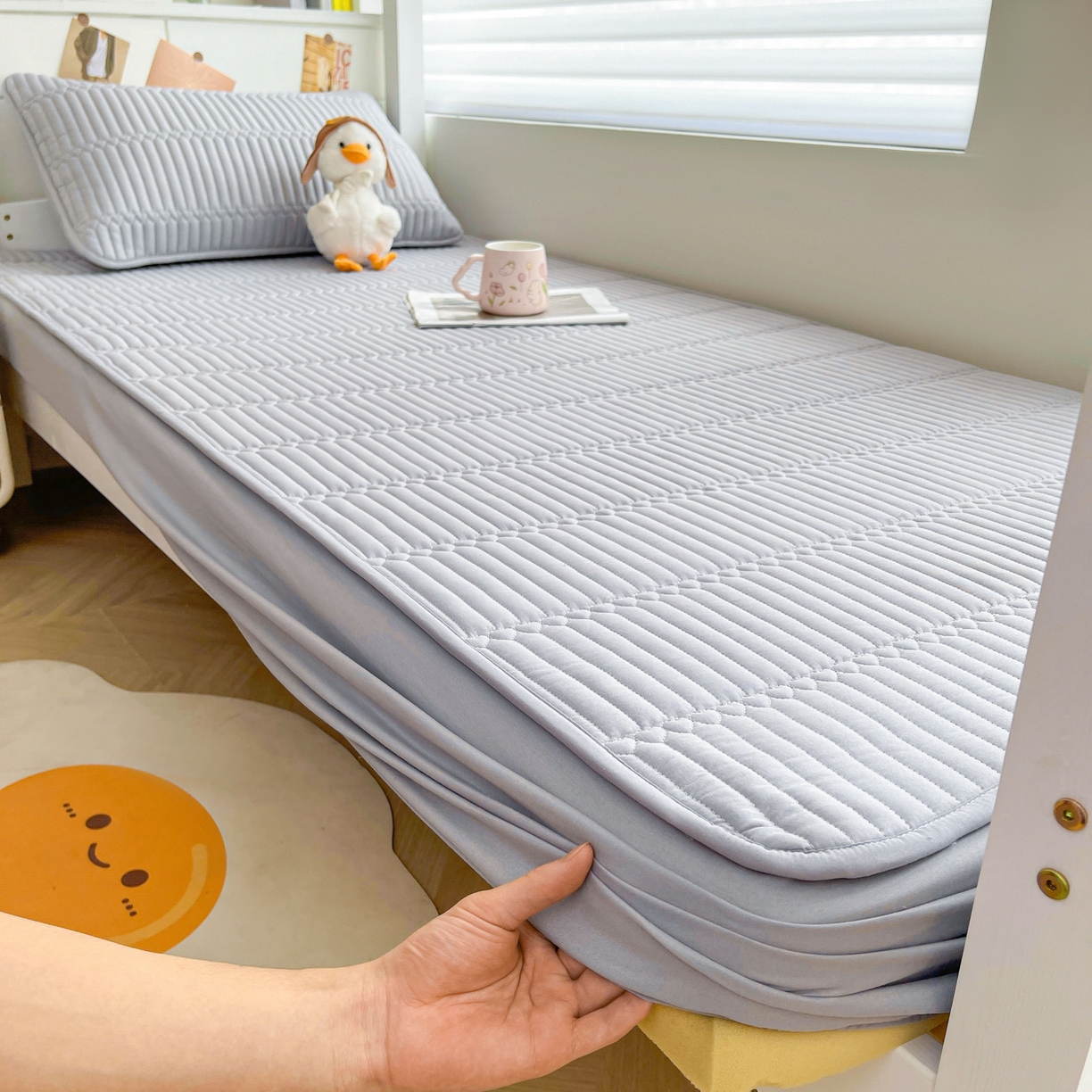 91家纺网 家纺一手货源 找家纺 雯豆家纺 2025新款四季款学生宿舍夹棉床笠上下铺床垫保护套 简爱-暮云灰