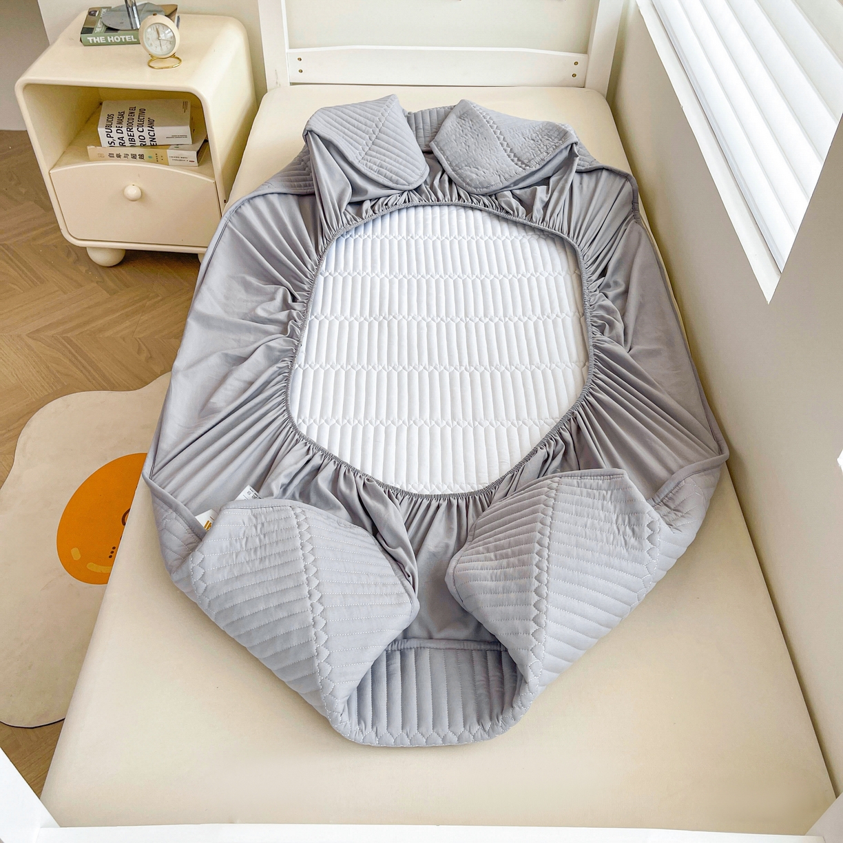 91家纺网 家纺一手货源 找家纺 雯豆家纺 2025新款四季款学生宿舍夹棉床笠上下铺床垫保护套 简爱-暮云灰