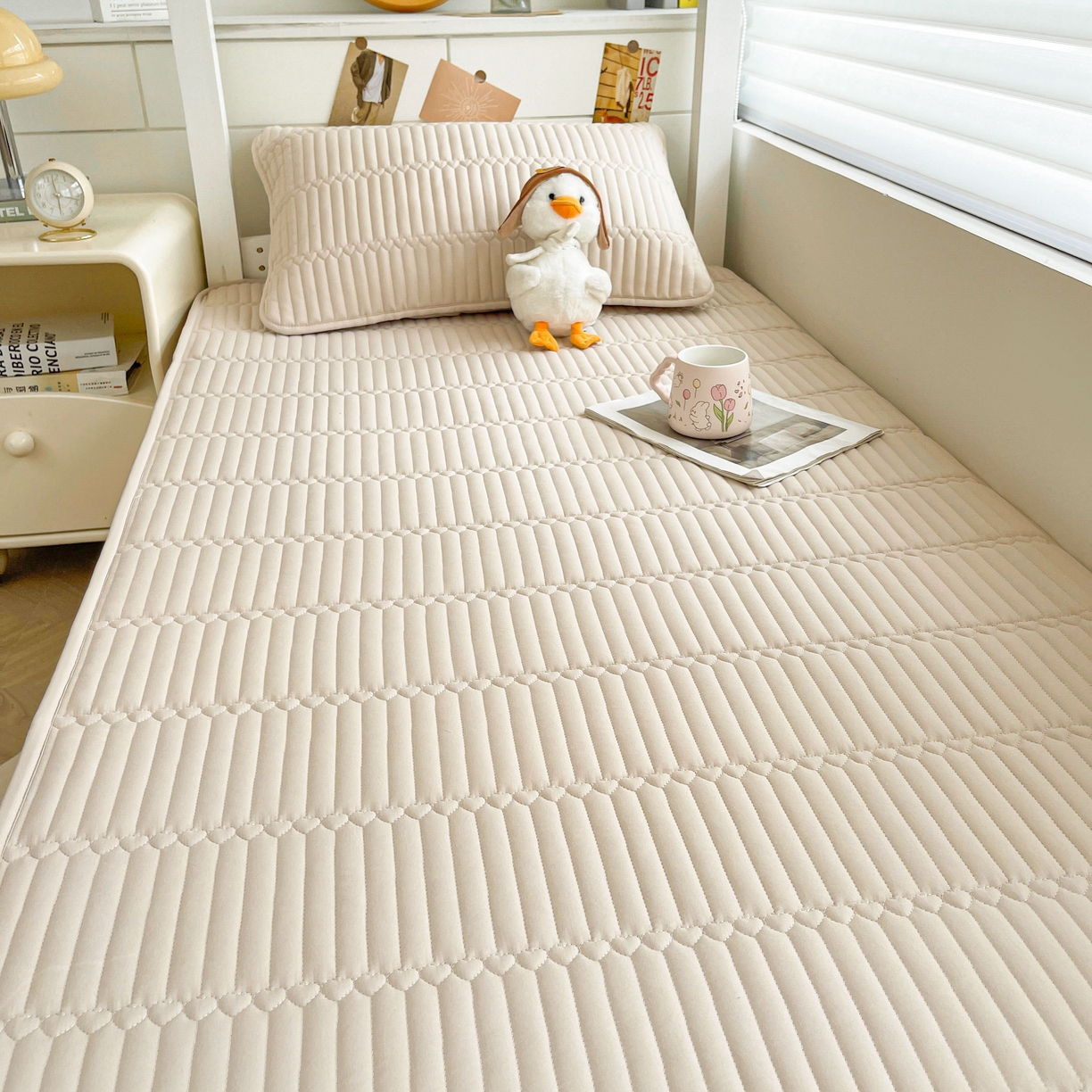 91家纺网 家纺一手货源 找家纺 雯豆2025新品学生床上下铺夹棉床笠宿舍床垫保护套 简爱-奶咖