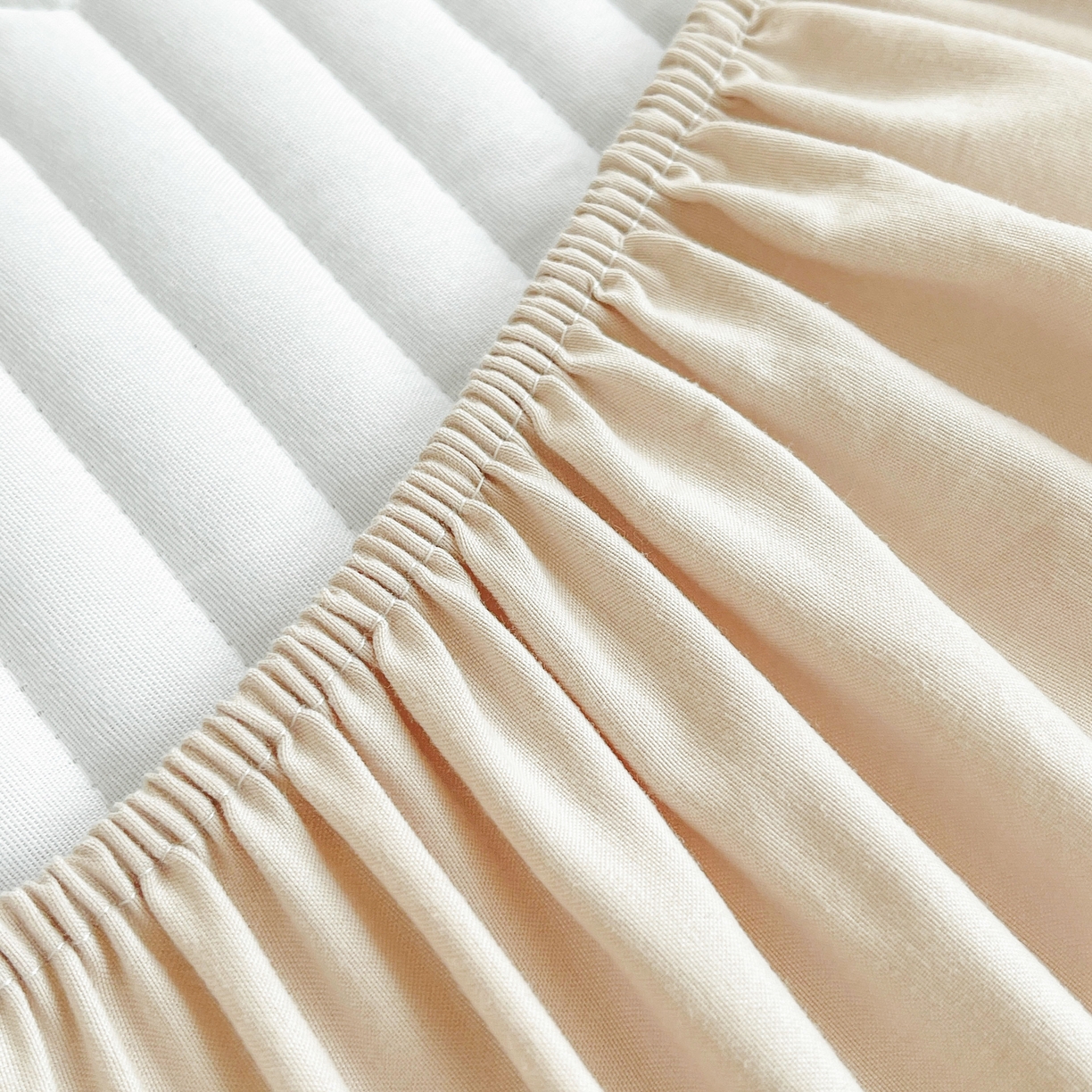 91家纺网 家纺一手货源 找家纺 雯豆2025新品学生床上下铺夹棉床笠宿舍床垫保护套 简爱-奶咖