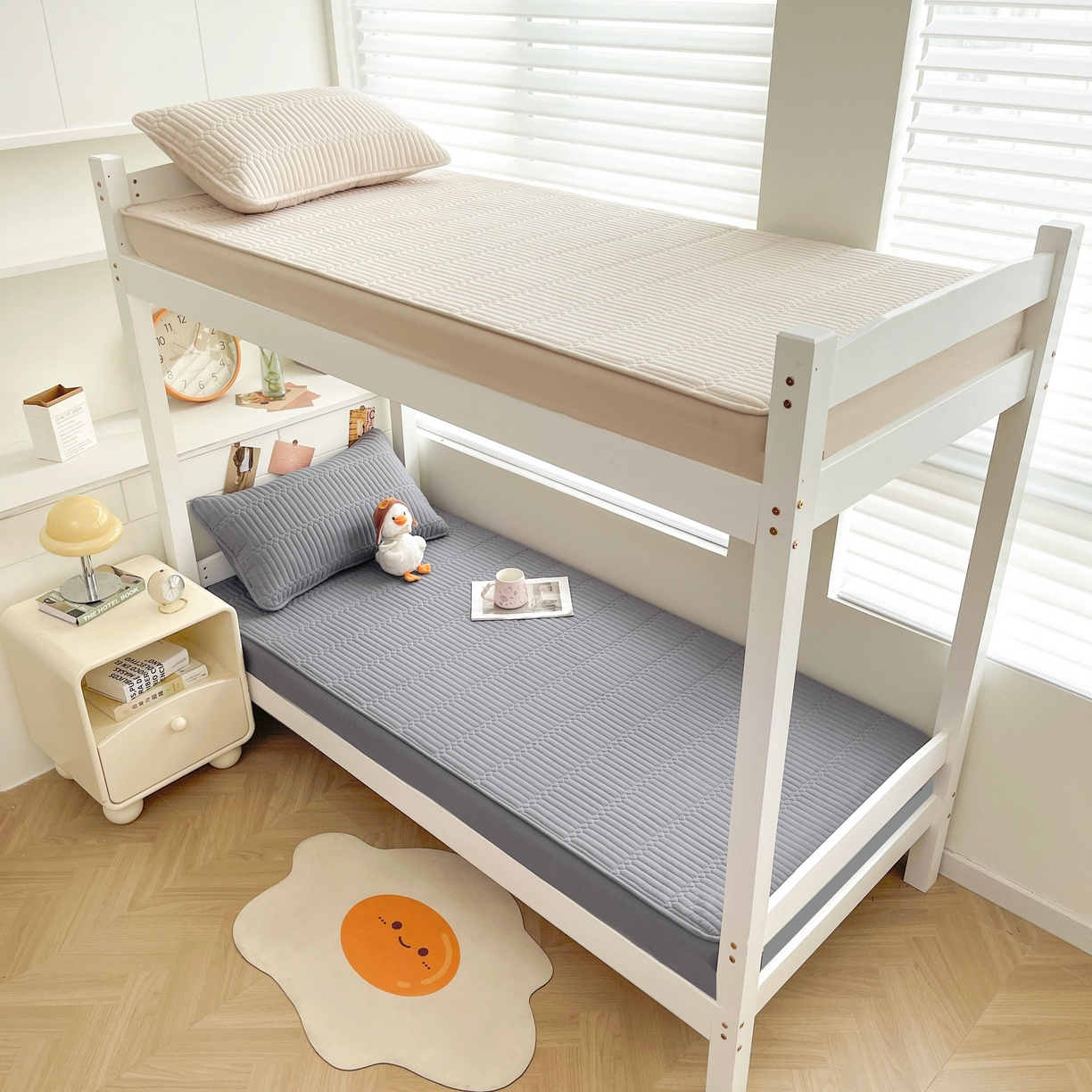 91家纺网 家纺一手货源 找家纺 雯豆2025新品学生床上下铺夹棉床笠宿舍床垫保护套 简爱-深空灰