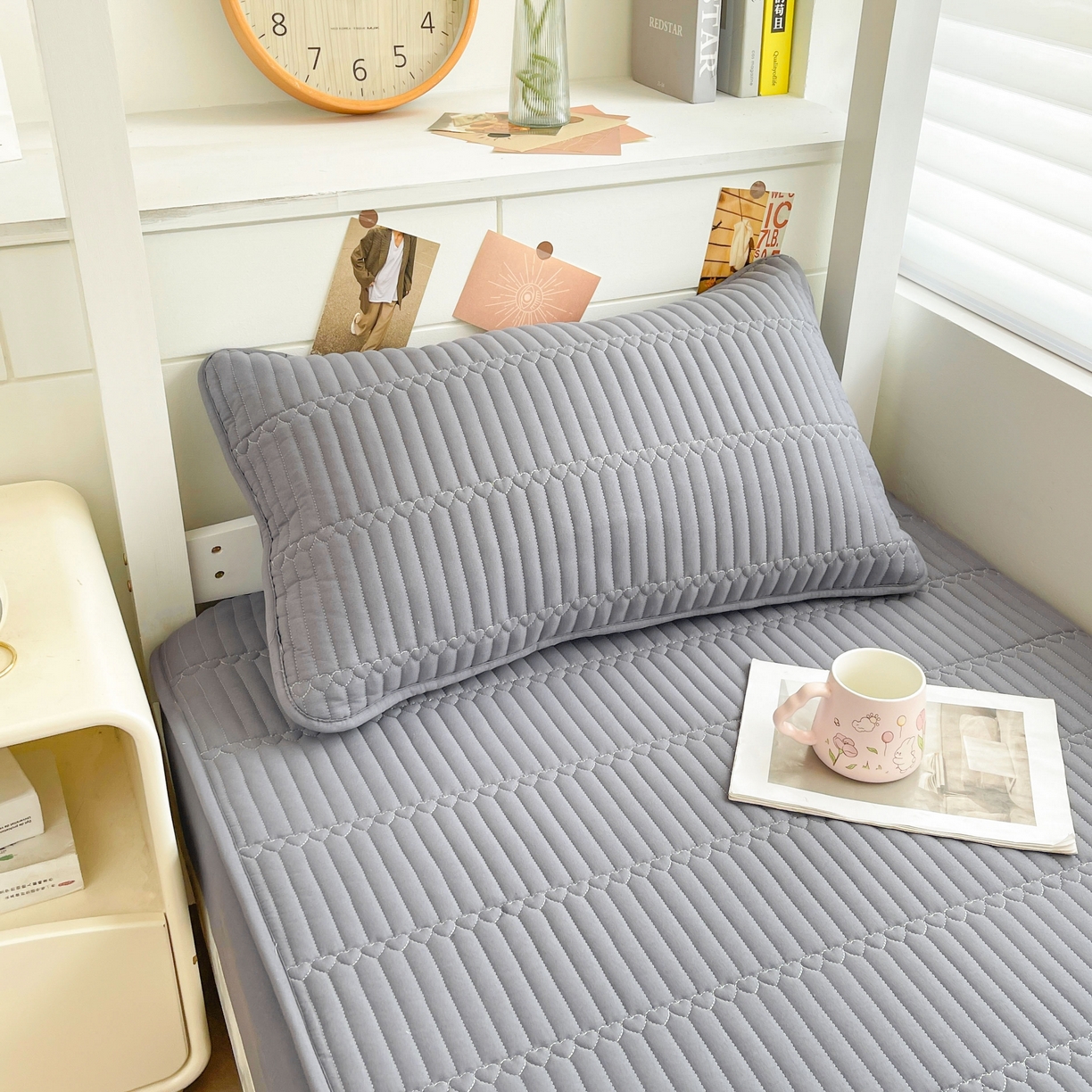 91家纺网 家纺一手货源 找家纺 雯豆2025新品学生床上下铺夹棉床笠宿舍床垫保护套 简爱-深空灰