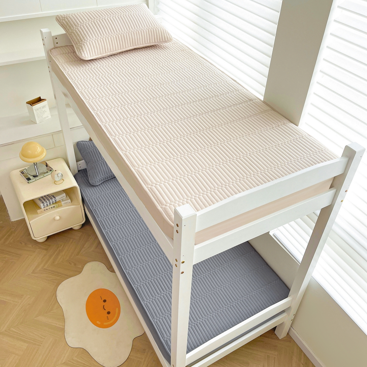 91家纺网 家纺一手货源 找家纺 雯豆2025新品学生床上下铺夹棉床笠宿舍床垫保护套 简爱-深空灰