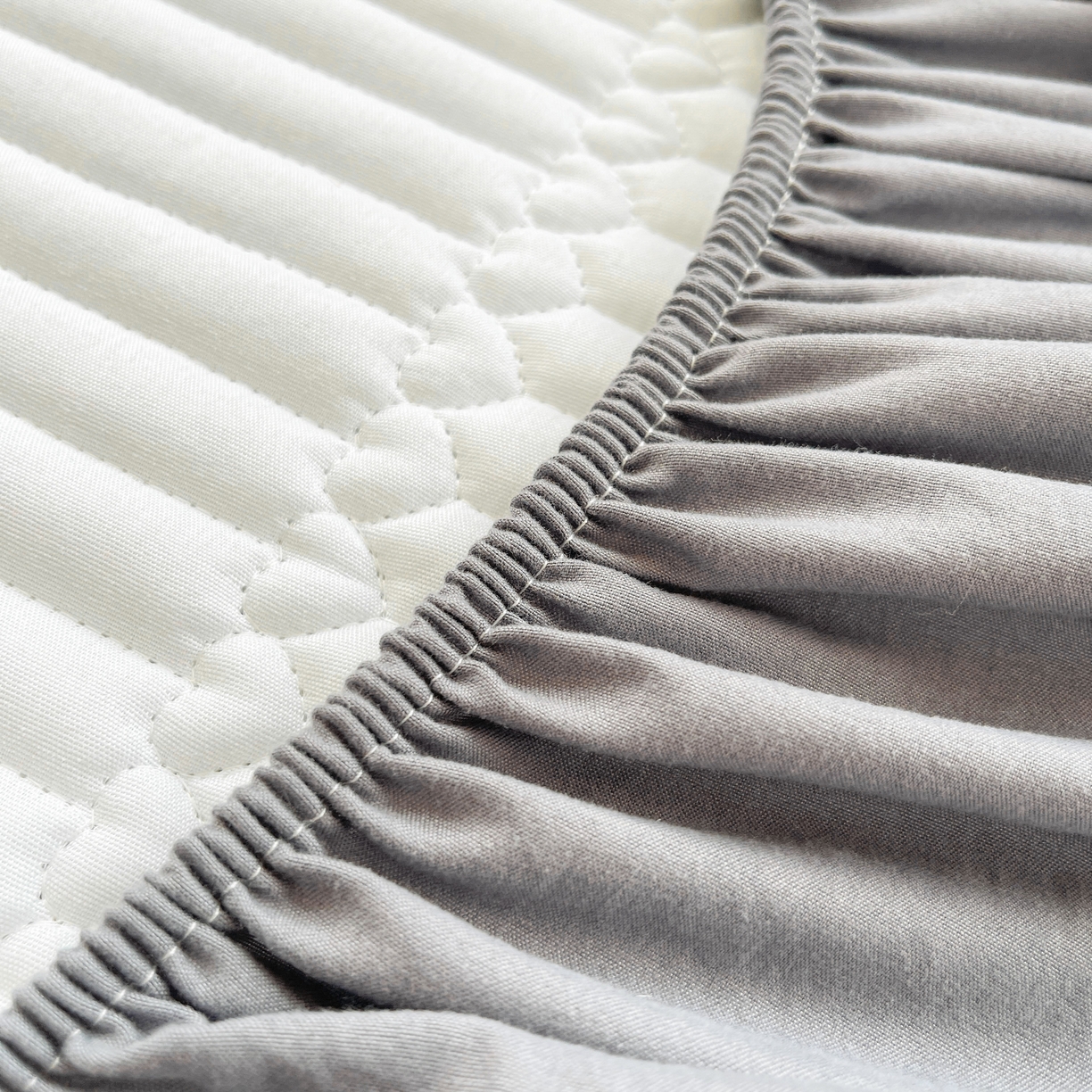 91家纺网 家纺一手货源 找家纺 雯豆2025新品学生床上下铺夹棉床笠宿舍床垫保护套 简爱-深空灰