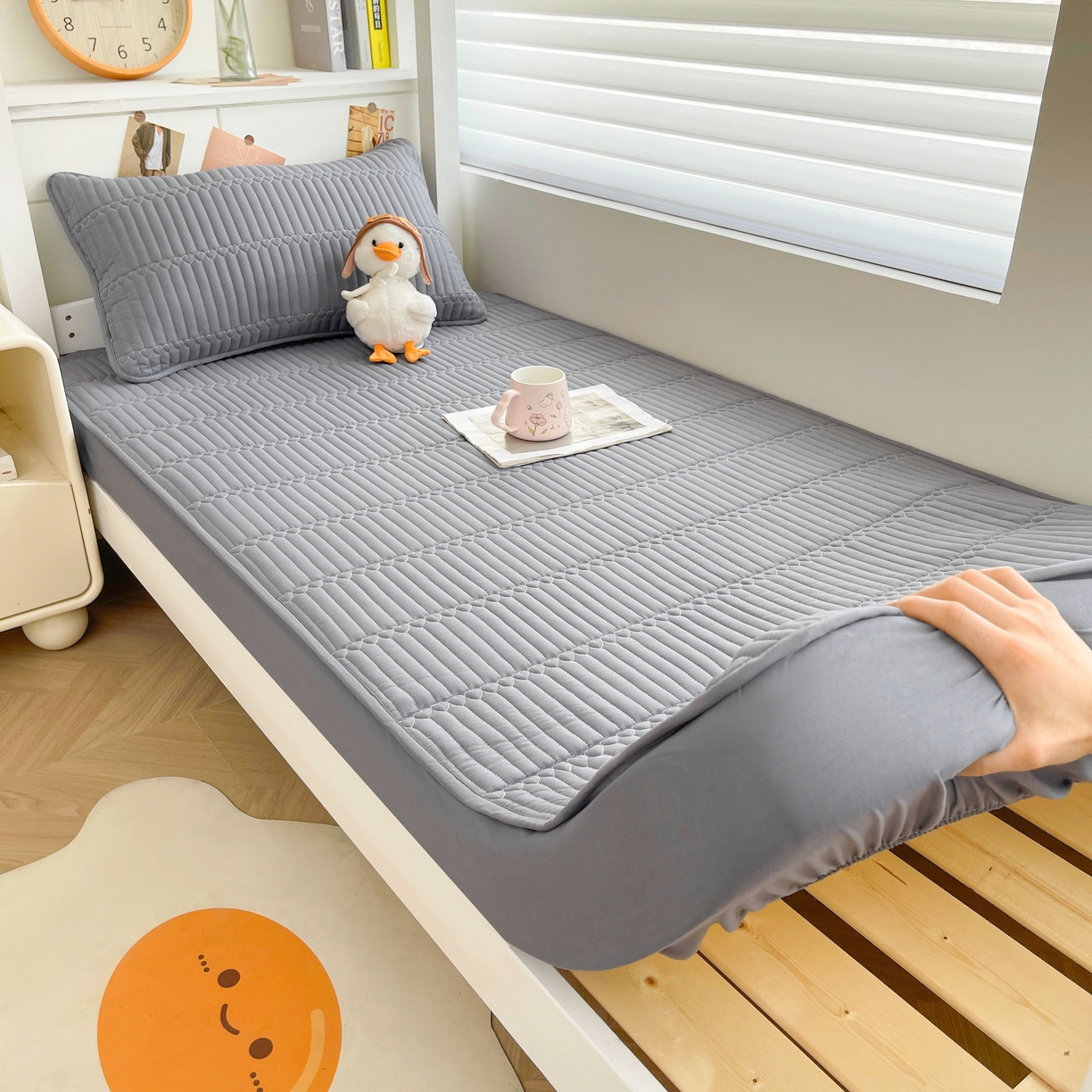 91家纺网 家纺一手货源 找家纺 雯豆2025新品学生床上下铺夹棉床笠宿舍床垫保护套 简爱-深空灰