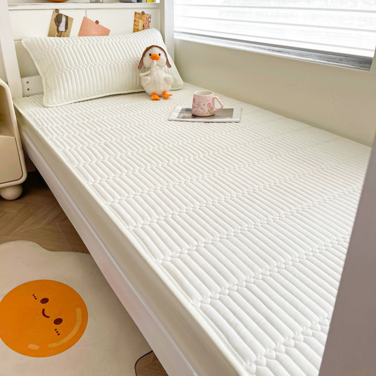 91家纺网 家纺一手货源 找家纺 雯豆2025新品学生床上下铺夹棉床笠宿舍床垫保护套简爱-月光白