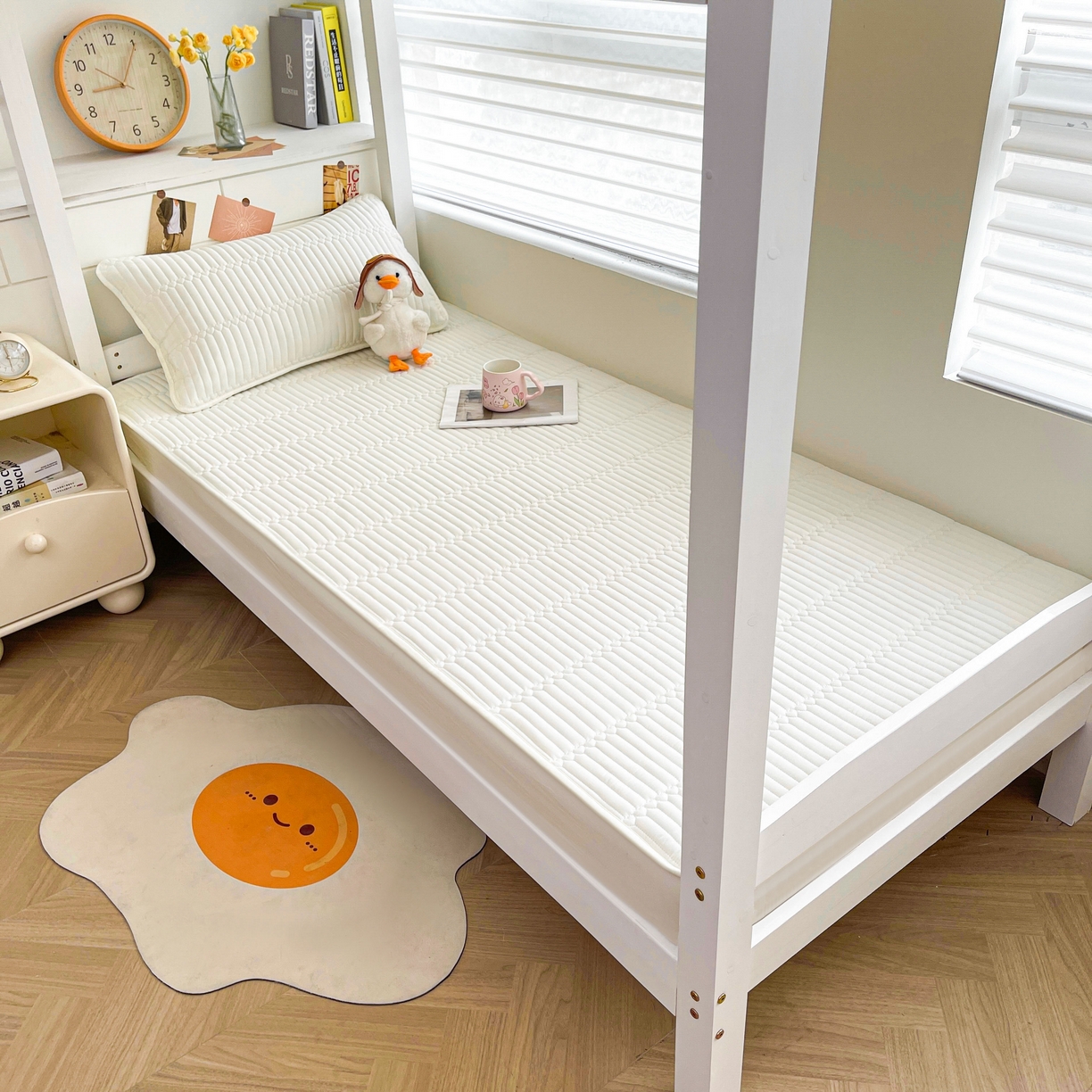 91家纺网 家纺一手货源 找家纺 雯豆2025新品学生床上下铺夹棉床笠宿舍床垫保护套简爱-月光白