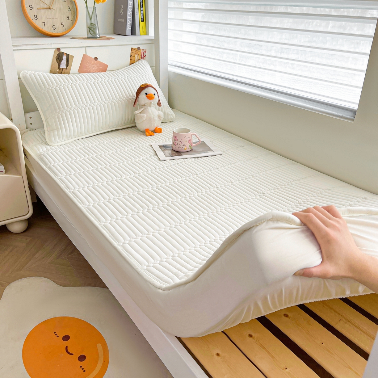 91家纺网 家纺一手货源 找家纺 雯豆2025新品学生床上下铺夹棉床笠宿舍床垫保护套简爱-月光白