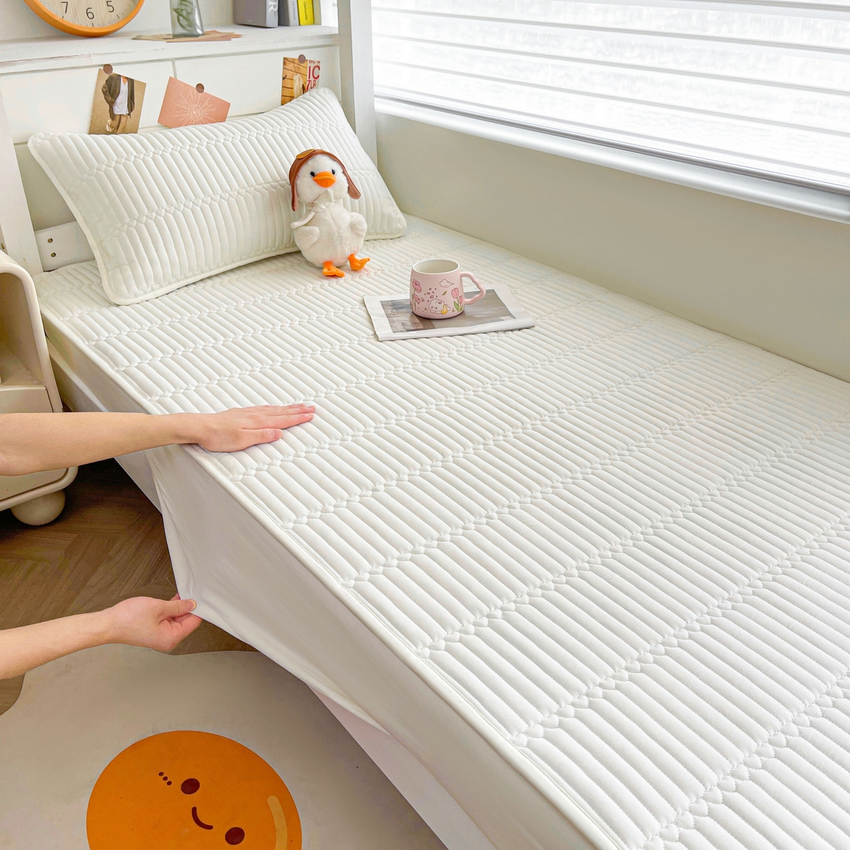 91家纺网 家纺一手货源 找家纺 雯豆2025新品学生床上下铺夹棉床笠宿舍床垫保护套简爱-月光白