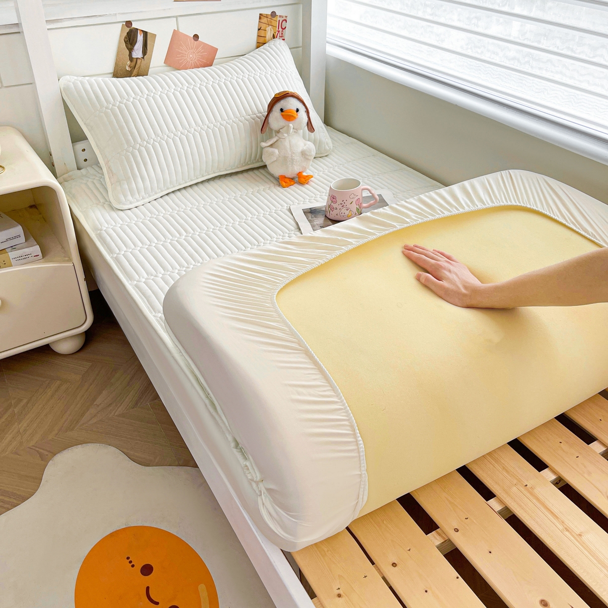 91家纺网 家纺一手货源 找家纺 雯豆2025新品学生床上下铺夹棉床笠宿舍床垫保护套简爱-月光白