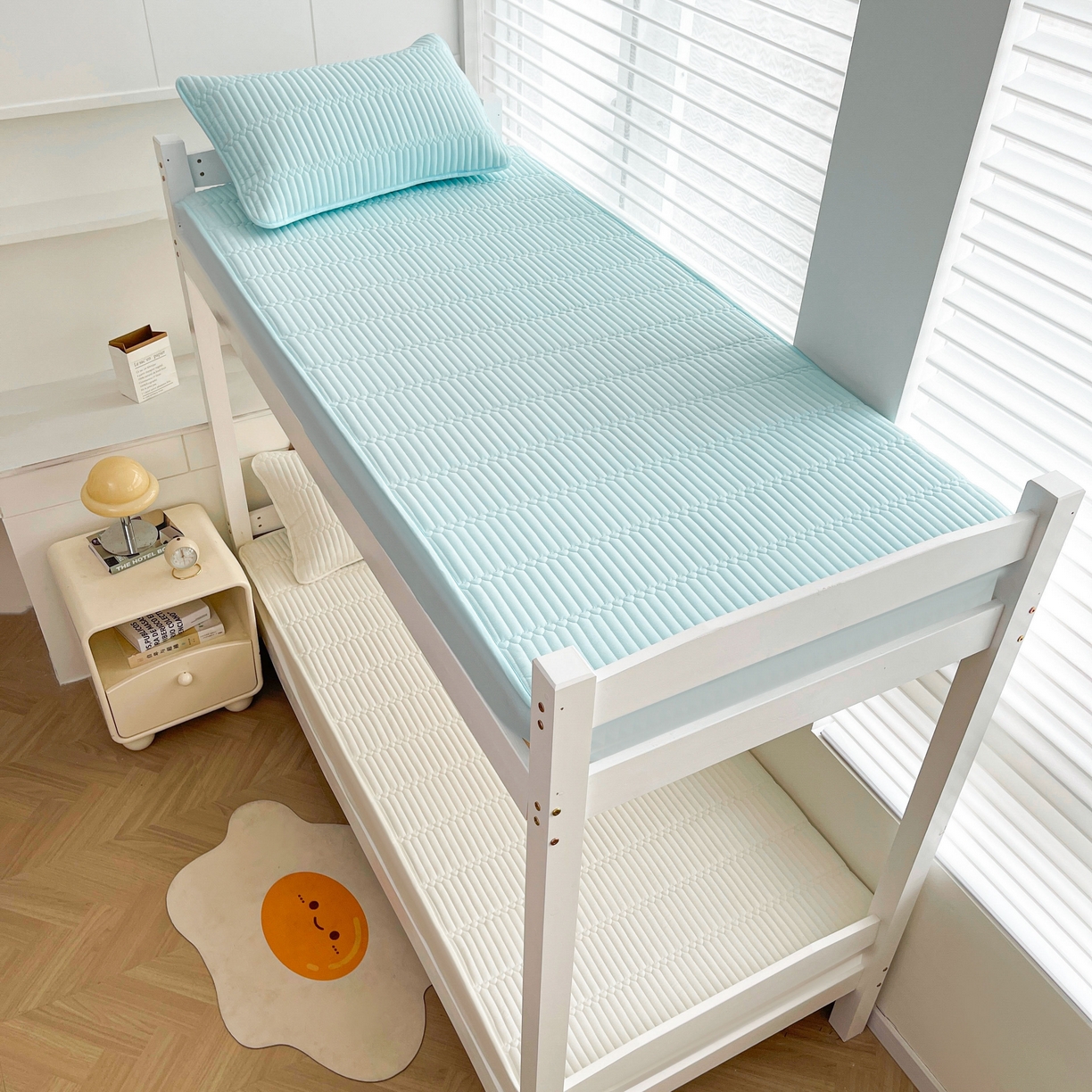 91家纺网 家纺一手货源 找家纺 雯豆2025新品学生床上下铺夹棉床笠宿舍床垫保护套简爱-月光白