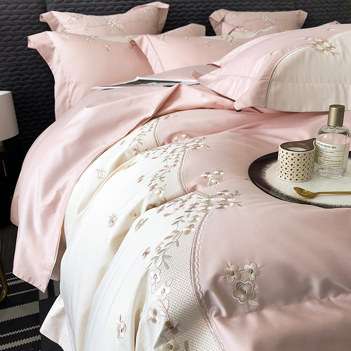 91家纺网 家纺一手货源 找家纺 乐美家纺 2025新款A类100支新疆长绒棉全棉纯棉轻奢刺绣四件套-花城秘境系列 花城秘境-粉