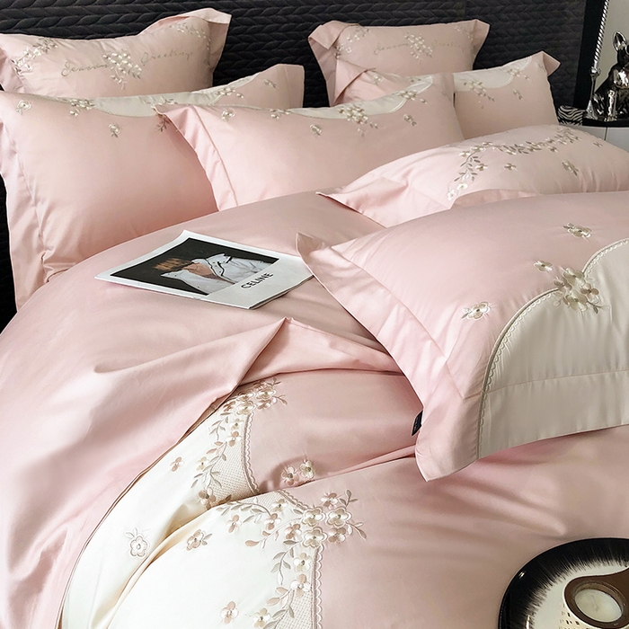 91家纺网 家纺一手货源 找家纺 乐美家纺 2025新款A类100支新疆长绒棉全棉纯棉轻奢刺绣四件套-花城秘境系列 花城秘境-粉