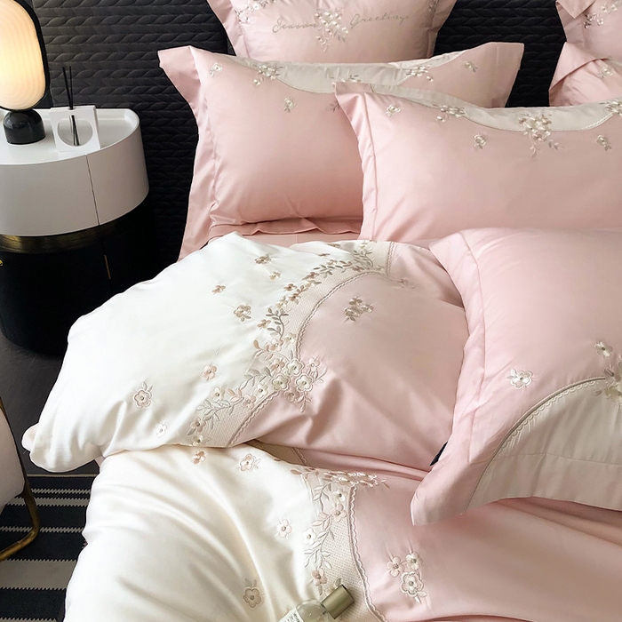 91家纺网 家纺一手货源 找家纺 乐美家纺 2025新款A类100支新疆长绒棉全棉纯棉轻奢刺绣四件套-花城秘境系列 花城秘境-粉