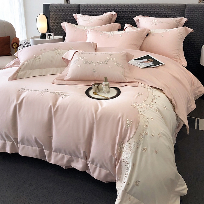 91家纺网 家纺一手货源 找家纺 乐美家纺 2025新款A类100支新疆长绒棉全棉纯棉轻奢刺绣四件套-花城秘境系列 花城秘境-粉