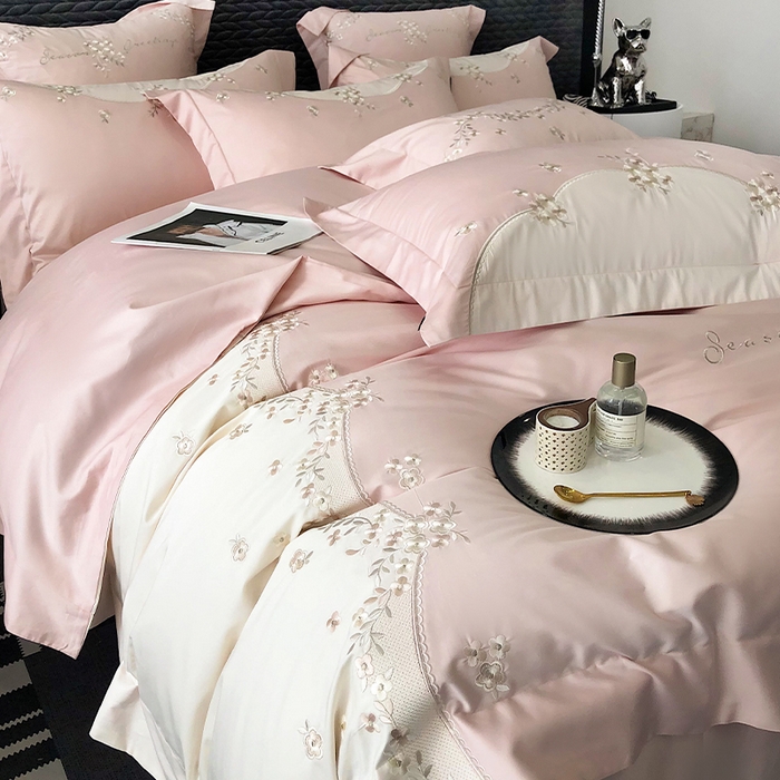 91家纺网 家纺一手货源 找家纺 乐美家纺 2025新款A类100支新疆长绒棉全棉纯棉轻奢刺绣四件套-花城秘境系列 花城秘境-粉