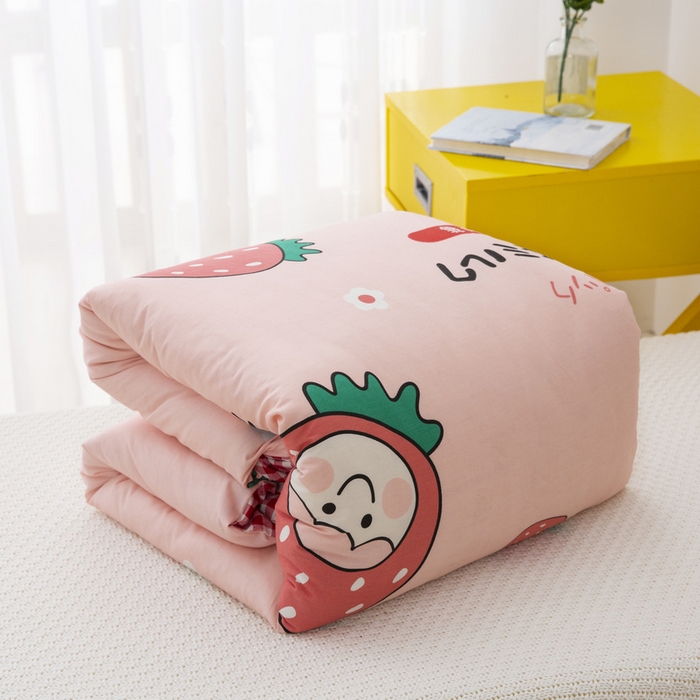 91家纺网 家纺一手货源 找家纺 梵赫 2025新款小版全棉纯棉卡通幼儿园儿童三件套套件 草莓女孩