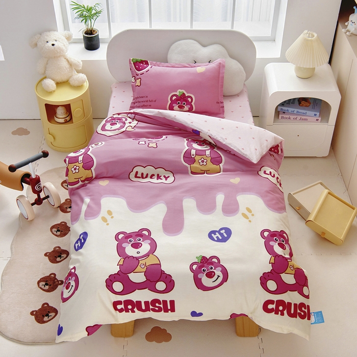 91家纺网 家纺一手货源 找家纺 梵赫 2025新款小版全棉纯棉卡通幼儿园儿童三件套套件 潮流小熊