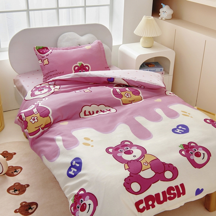 91家纺网 家纺一手货源 找家纺 梵赫 2025新款小版全棉纯棉卡通幼儿园儿童三件套套件 潮流小熊