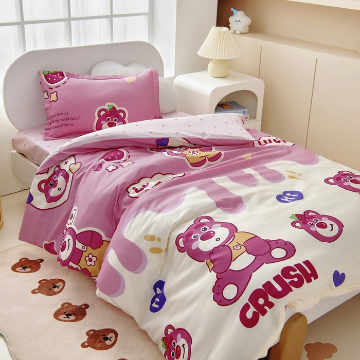 91家纺网 家纺一手货源 找家纺 梵赫 2025新款小版全棉纯棉卡通幼儿园儿童三件套套件 潮流小熊