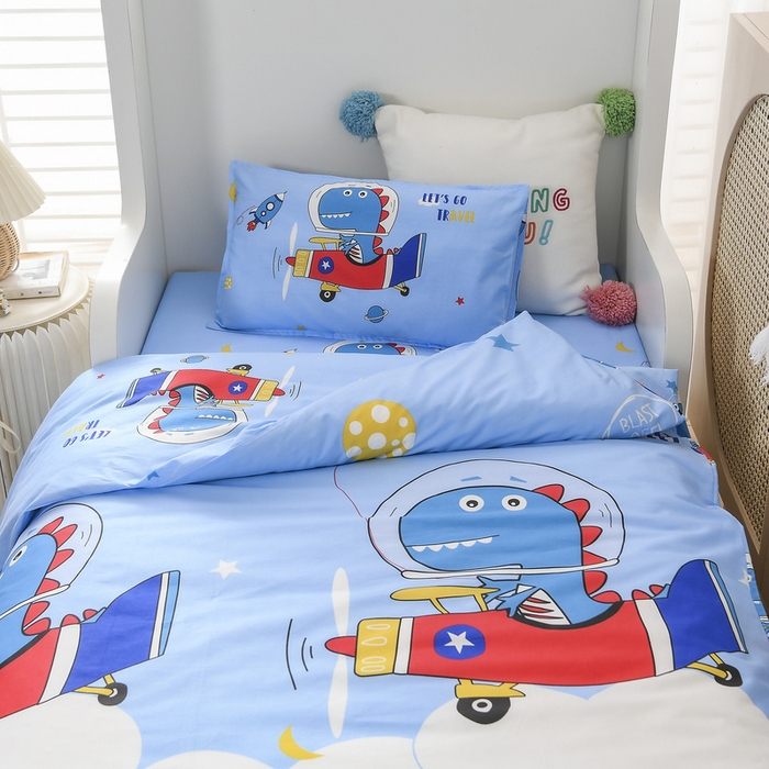 91家纺网 家纺一手货源 找家纺 梵赫 2025新款小版全棉纯棉卡通幼儿园儿童三件套套件 飞行员