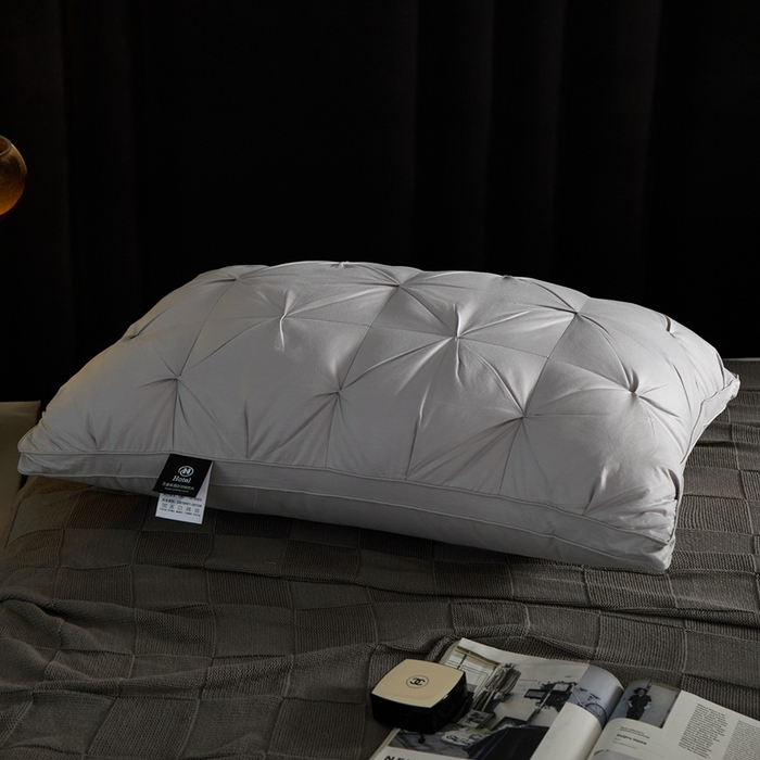 91家纺网 家纺一手货源 找家纺 御眠纺羽绒被壳 2025新款扭花羽毛枕全棉扭花羽毛枕升级款可定制尺寸 扭花羽绒枕灰一只 中枕